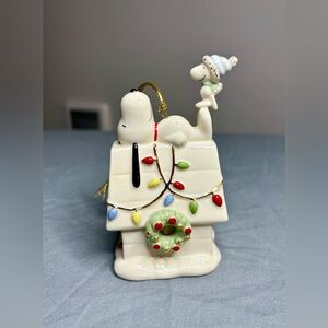 Lenox Snoopy’s Home for the Holidays Doghouse Ornament BNIB